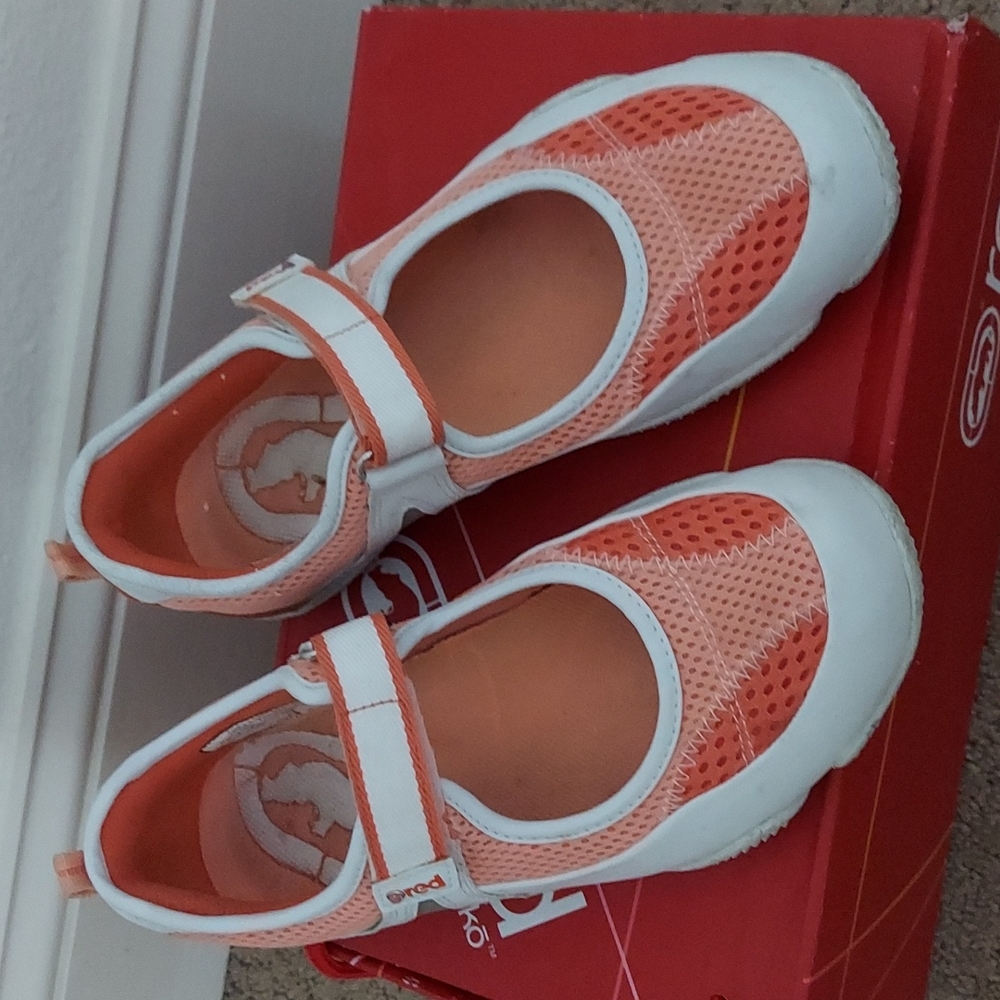 shoes - Picture 3 of 6